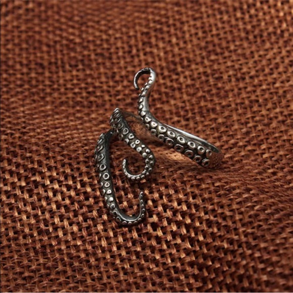Octopus Tentacle Ring size 7.5 adjustable - Picture 4 of 4